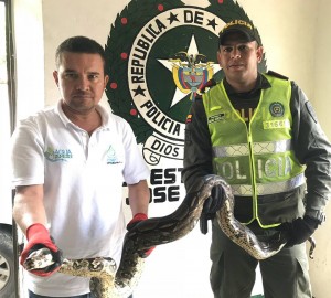 MVZ MARINO ZULETA Y POLICIA NACIONAL - Fundación Hidrobiológica George Dahl